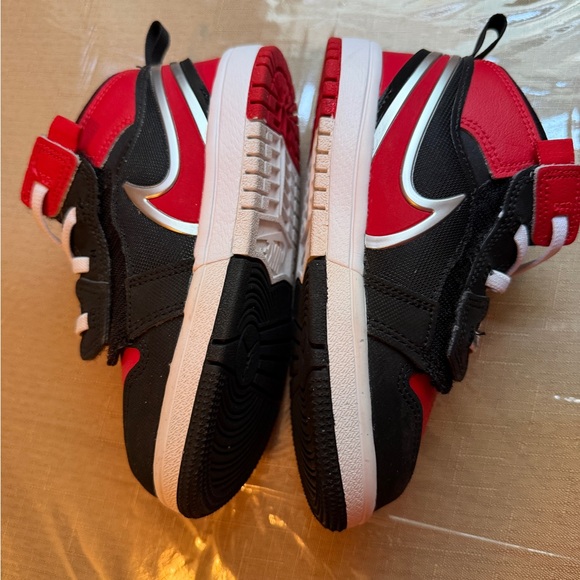 Jordan 1 mid RM toddler 10C - Picture 2 of 8